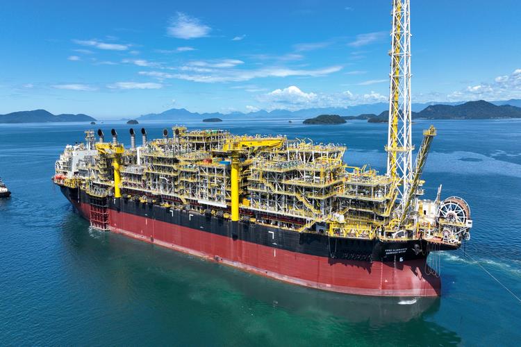 FPSO Almirante Barroso MV32 da MODEC atinge primeiro óleo para a área do ‘pré-sal’ brasileiro e inicia afretamento de 21 anos