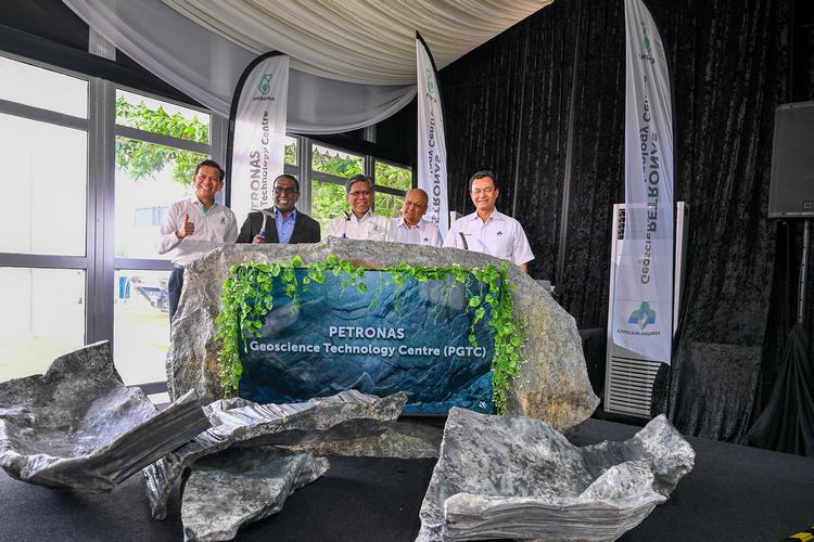 PETRONAS and Putrajaya Holdings ink agreement to develop PETRONAS Geoscience Technology Centre